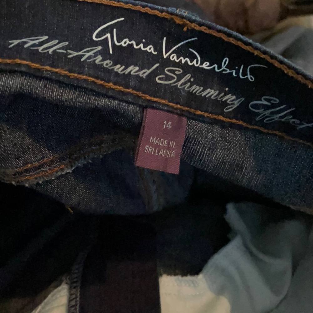 Size 14 Gloria Vanderbilt  capris